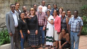 Flere af medarbejderne på sprogskolen sammen med Thomsons